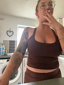 MimiMaee online show from 19, 10, 2025