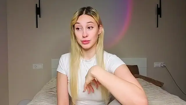 Snapshot of foxy_vivi chatting on 5, 11, 2025 foxy vivi online show from 5, 11, 2025