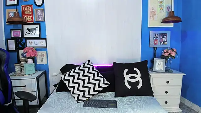 CameronRey  online show from 8, 11, 2025