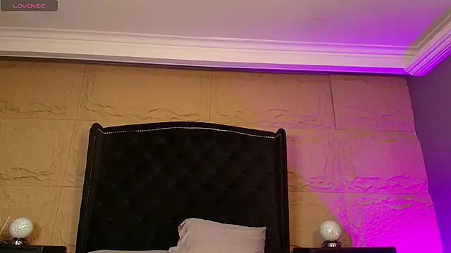 Snapshot of naomi_hill1 chatting on 10, 10, 2025 naomi hill1 online show from 10, 10, 2025