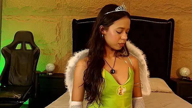 Snapshot of naomi_hill1 chatting on 31, 10, 2025 naomi hill1 online show from 31, 10, 2025