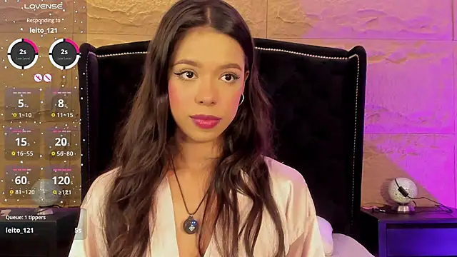 Snapshot of naomi_hill1 chatting on 12, 11, 2025 naomi hill1 online show from 12, 11, 2025