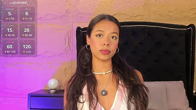 Snapshot of naomi_hill1 chatting on 20, 11, 2025 naomi hill1 online show from 20, 11, 2025