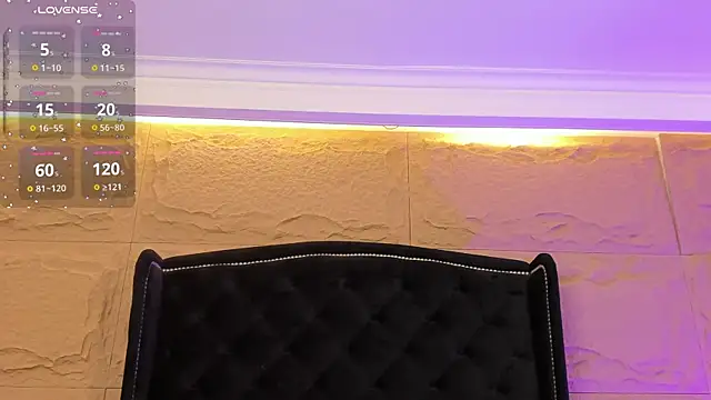 Snapshot of naomi_hill1 chatting on 21, 11, 2025 naomi hill1 online show from 21, 11, 2025