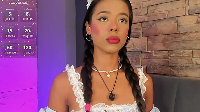 Snapshot of naomi_hill1 chatting on 1, 12, 2025 naomi hill1 online show from 1, 12, 2025