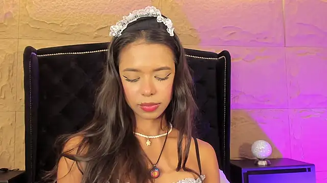 Snapshot of naomi_hill1 chatting on 4, 12, 2025 naomi hill1 online show from 4, 12, 2025