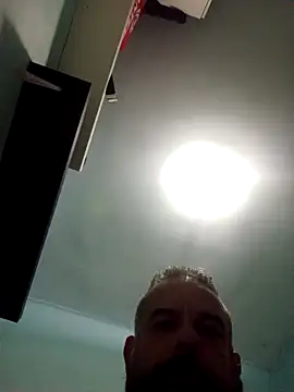 Snapshot of kikecastella chatting on 21, 10, 2025 kikecastella online show from 21, 10, 2025