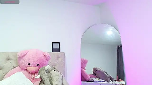 SoofiKiss online show from 19, 11, 2025