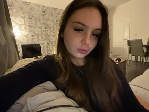 Snapshot of EllaStarrxxx chatting on 22, 10, 2025 EllaStarrxxx online show from 22, 10, 2025