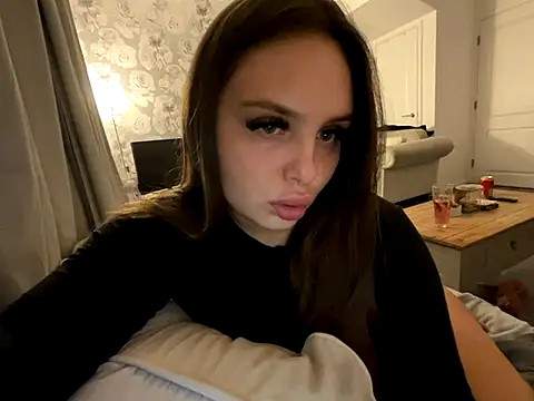 Snapshot of EllaStarrxxx chatting on 4, 11, 2025 EllaStarrxxx online show from 4, 11, 2025