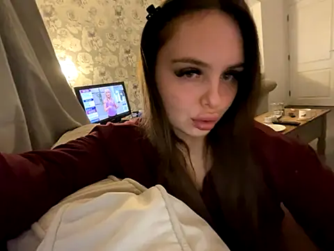 Snapshot of EllaStarrxxx chatting on 20, 11, 2025 EllaStarrxxx online show from 20, 11, 2025