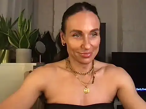 GluteQueenE online show from 17, 3, 2026