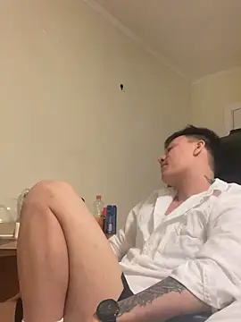 Snapshot of latava chatting on 4, 10, 2025 latava online show from 4, 10, 2025