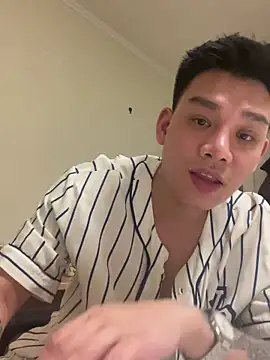 Snapshot of latava chatting on 7, 10, 2025 latava online show from 7, 10, 2025