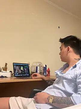 Snapshot of latava chatting on 8, 10, 2025 latava online show from 8, 10, 2025