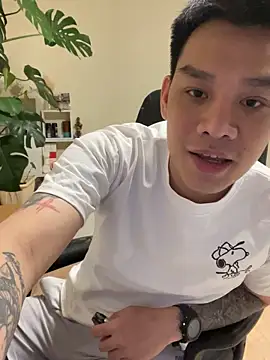 Snapshot of latava chatting on 2, 11, 2025 latava online show from 2, 11, 2025