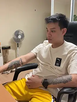 Snapshot of latava chatting on 6, 11, 2025 latava online show from 6, 11, 2025