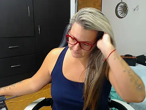 Snapshot of perlagoloza05 chatting on 16, 10, 2025 perlagoloza05 online show from 16, 10, 2025