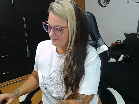 Snapshot of perlagoloza05 chatting on 23, 10, 2025 perlagoloza05 online show from 23, 10, 2025