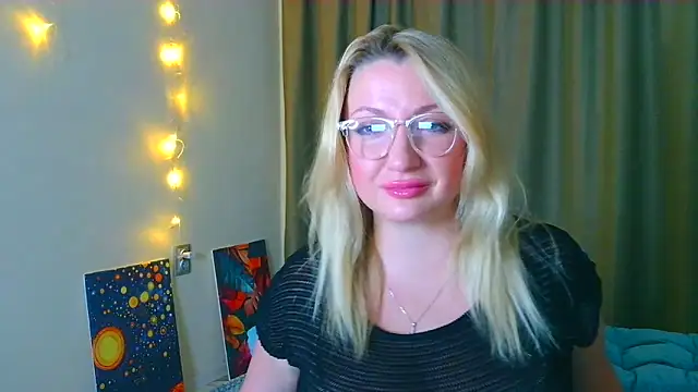 Snapshot of Mila5361 chatting on 20, 10, 2025 Mila5361 online show from 20, 10, 2025