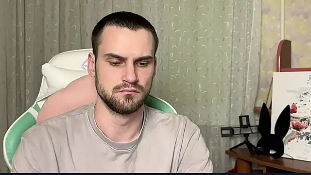 Snapshot of Iveraan chatting on 8, 11, 2025 Iveraan online show from 8, 11, 2025