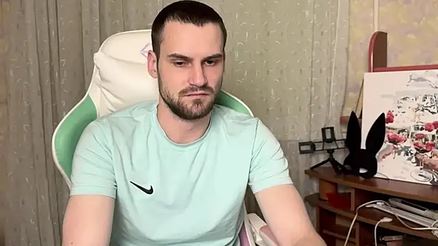 Snapshot of Iveraan chatting on 9, 11, 2025 Iveraan online show from 9, 11, 2025