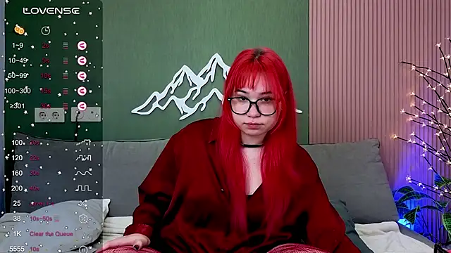 Klee Love online show from 13, 10, 2025