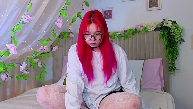 Klee Love online show from 14, 10, 2025