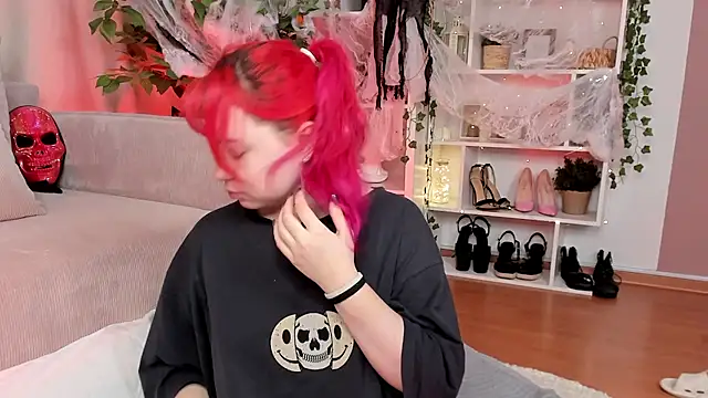 Klee Love online show from 24, 10, 2025