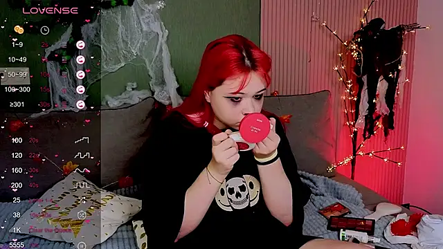 Klee Love online show from 31, 10, 2025