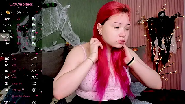 Klee Love online show from 1, 11, 2025