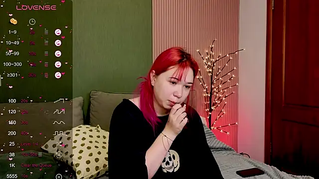 Klee Love online show from 7, 11, 2025