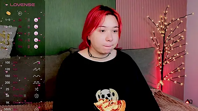 Klee Love online show from 9, 11, 2025