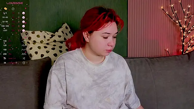 Klee Love online show from 15, 11, 2025