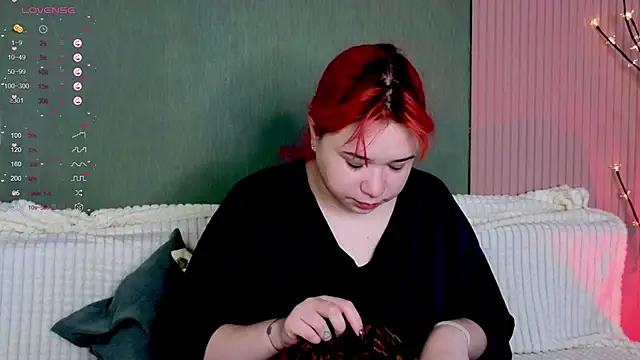 Klee Love online show from 16, 11, 2025