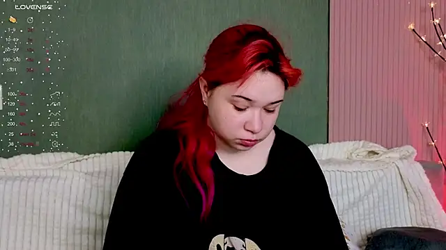 Klee Love online show from 18, 11, 2025