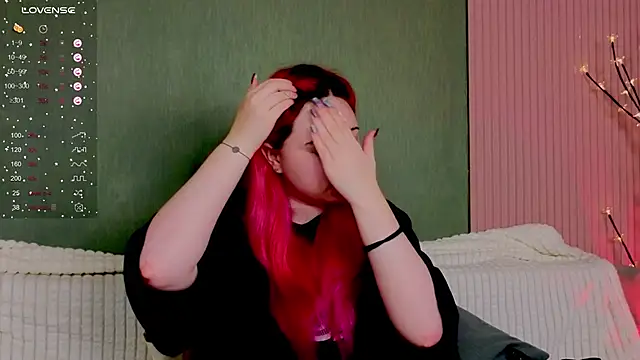 Klee Love online show from 22, 11, 2025