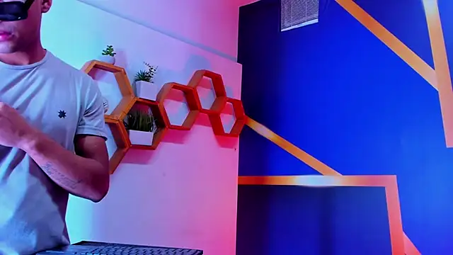 Play boys Hot2 online show from 11, 10, 2025