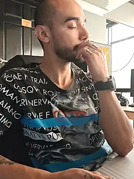 Snapshot of 2_fire chatting on 15, 10, 2025 2 fire online show from 15, 10, 2025