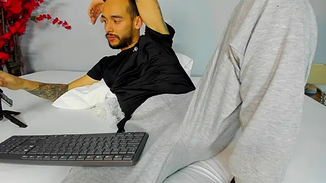 Snapshot of 2_fire chatting on 8, 11, 2025 2 fire online show from 8, 11, 2025