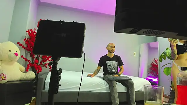 Snapshot of 2_fire chatting on 28, 11, 2025 2 fire online show from 28, 11, 2025