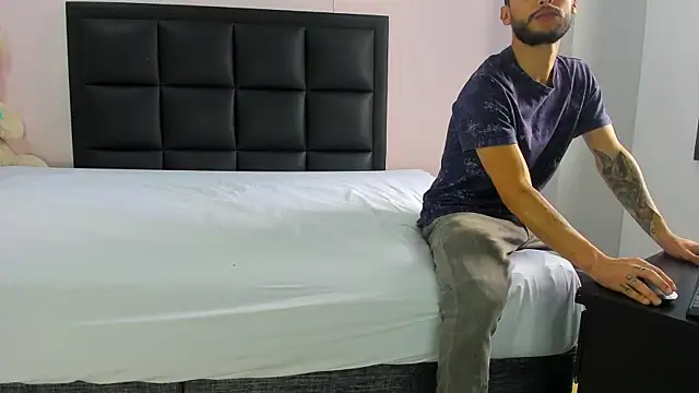 Snapshot of 2_fire chatting on 22, 12, 2025 2 fire online show from 22, 12, 2025