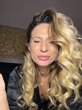 AvaMaddisson online show from 10, 11, 2025