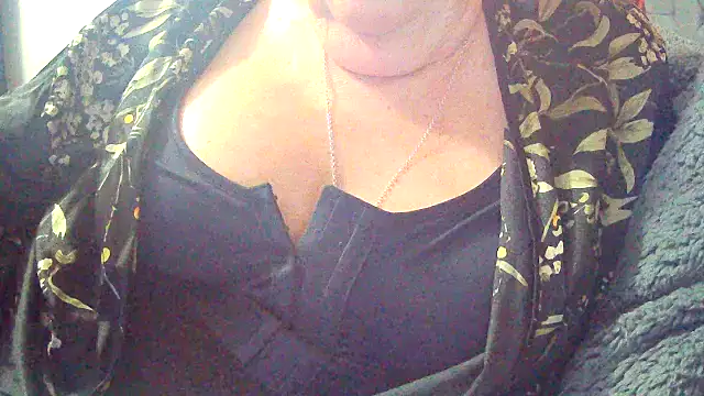 Snapshot of Playful_MILF_Demi chatting on 8, 2, 2026 Playful MILF Demi online show from 8, 2, 2026