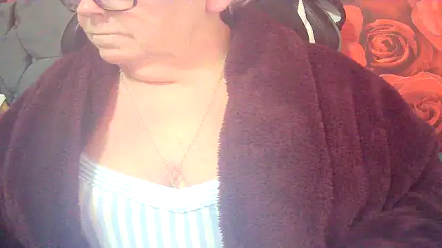 Snapshot of Playful_MILF_Demi chatting on 3, 3, 2026 Playful MILF Demi online show from 3, 3, 2026