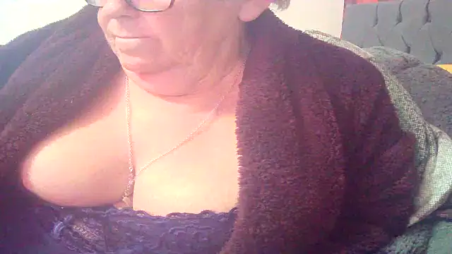 Snapshot of Playful_MILF_Demi chatting on 8, 3, 2026 Playful MILF Demi online show from 8, 3, 2026