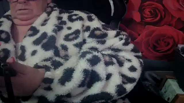 Snapshot of Playful_MILF_Demi chatting on 12, 3, 2026 Playful MILF Demi online show from 12, 3, 2026