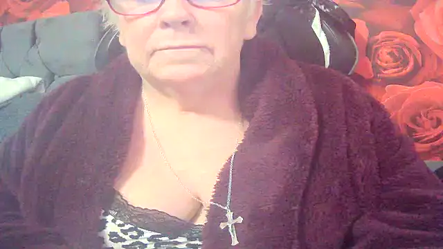 Snapshot of Playful_MILF_Demi chatting on 15, 3, 2026 Playful MILF Demi online show from 15, 3, 2026