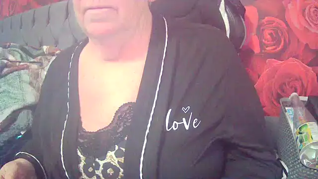 Snapshot of Playful_MILF_Demi chatting on 21, 3, 2026 Playful MILF Demi online show from 21, 3, 2026