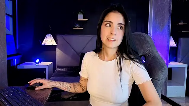 Snapshot of giapearl25 chatting on 12, 11, 2025 giapearl25 online show from 12, 11, 2025